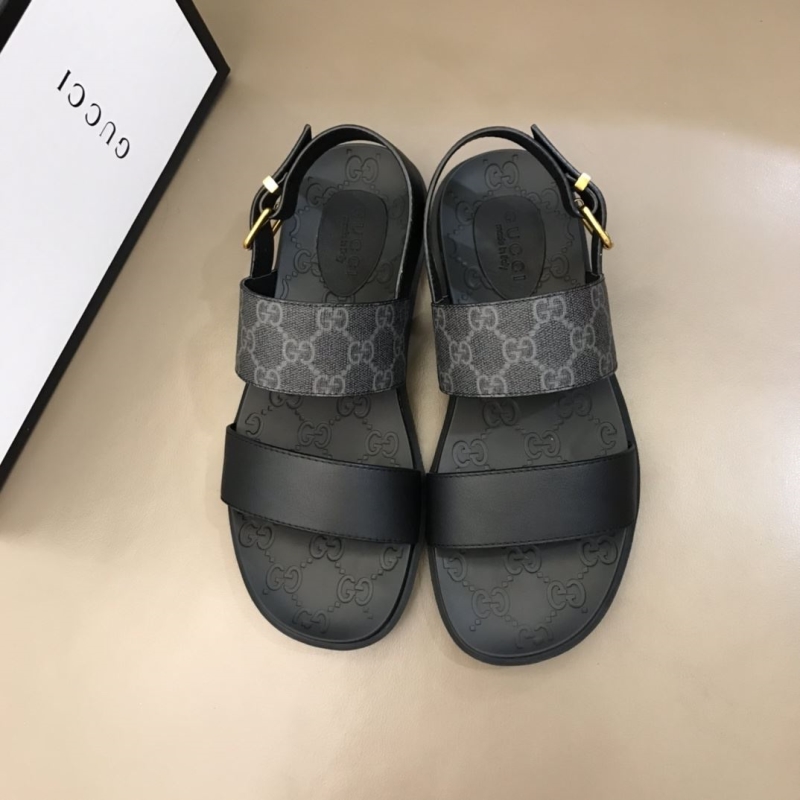 G*u*i slippers
